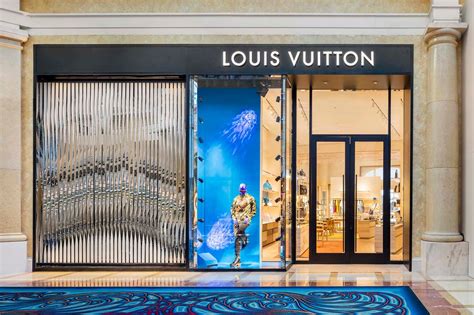 Louis Vuitton stores online